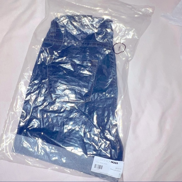 NWT Fashion Nova Carter Denim Shorts -Medium wash size 5 - Picture 14 of 15
